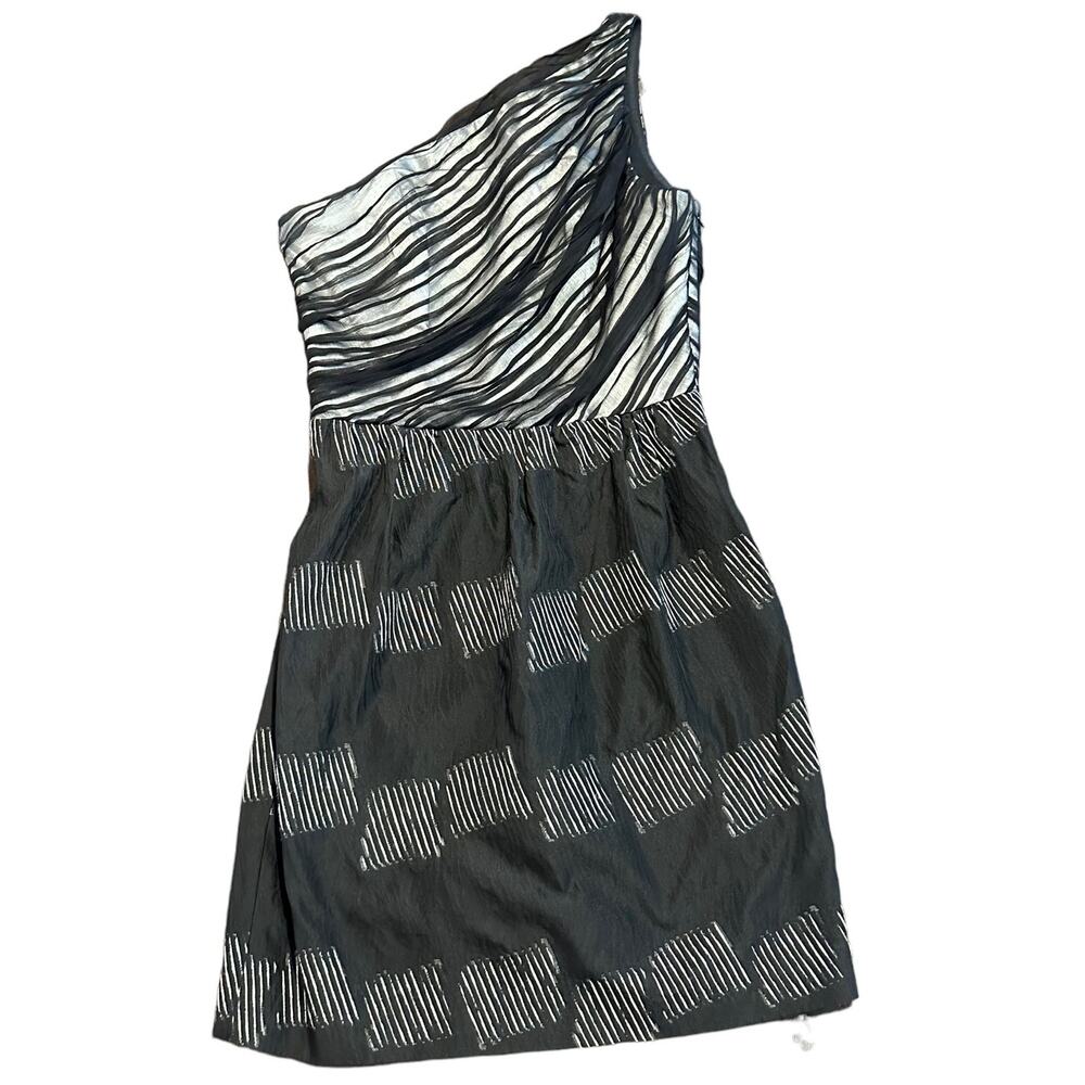 Nell couture Womens dress one shoulder silk black white size 4